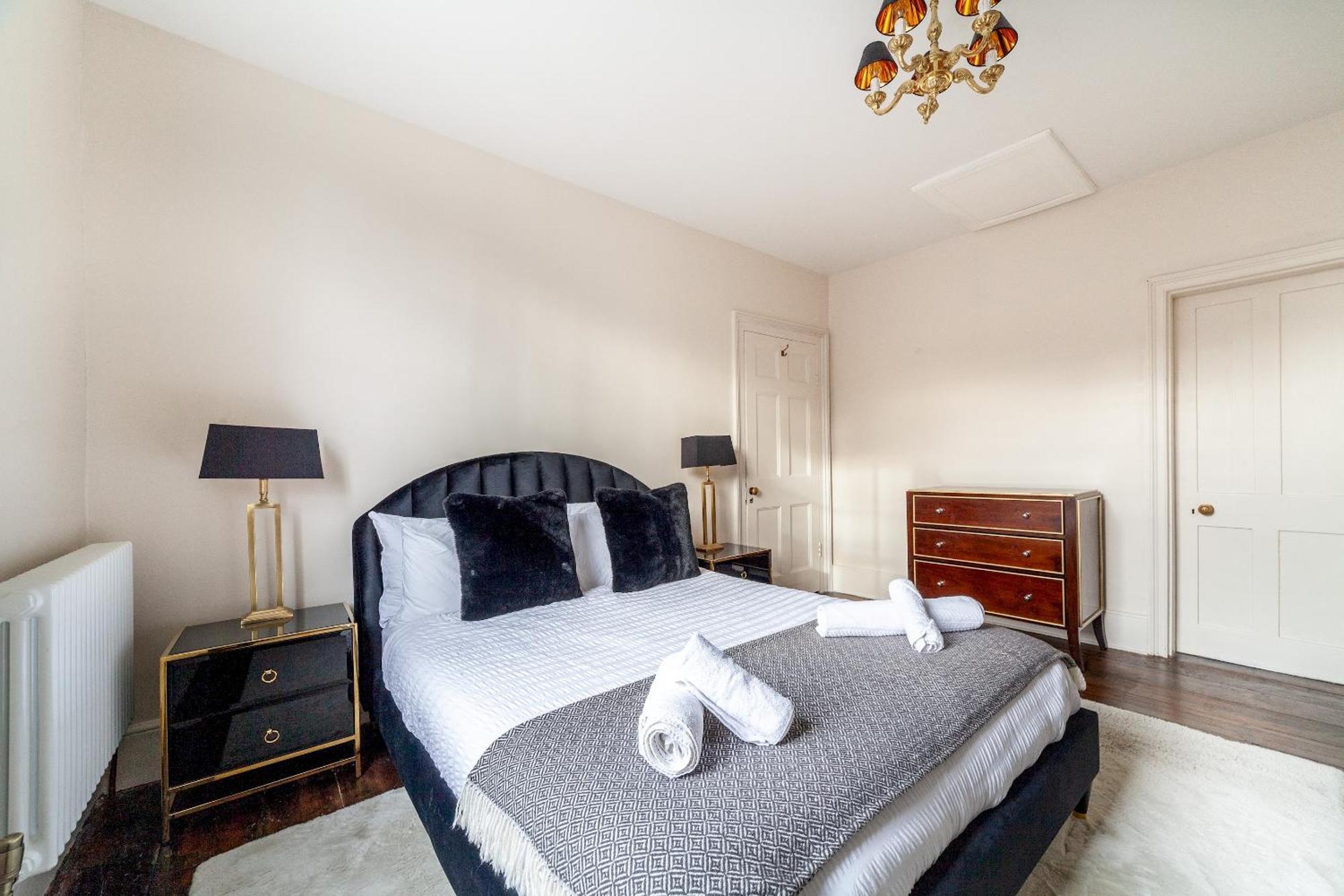 The New Cross Premier Rooms Лондон Екстер'єр фото